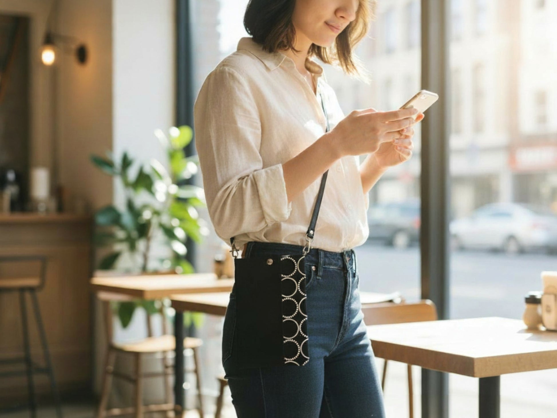 Black×Circle Phone bag