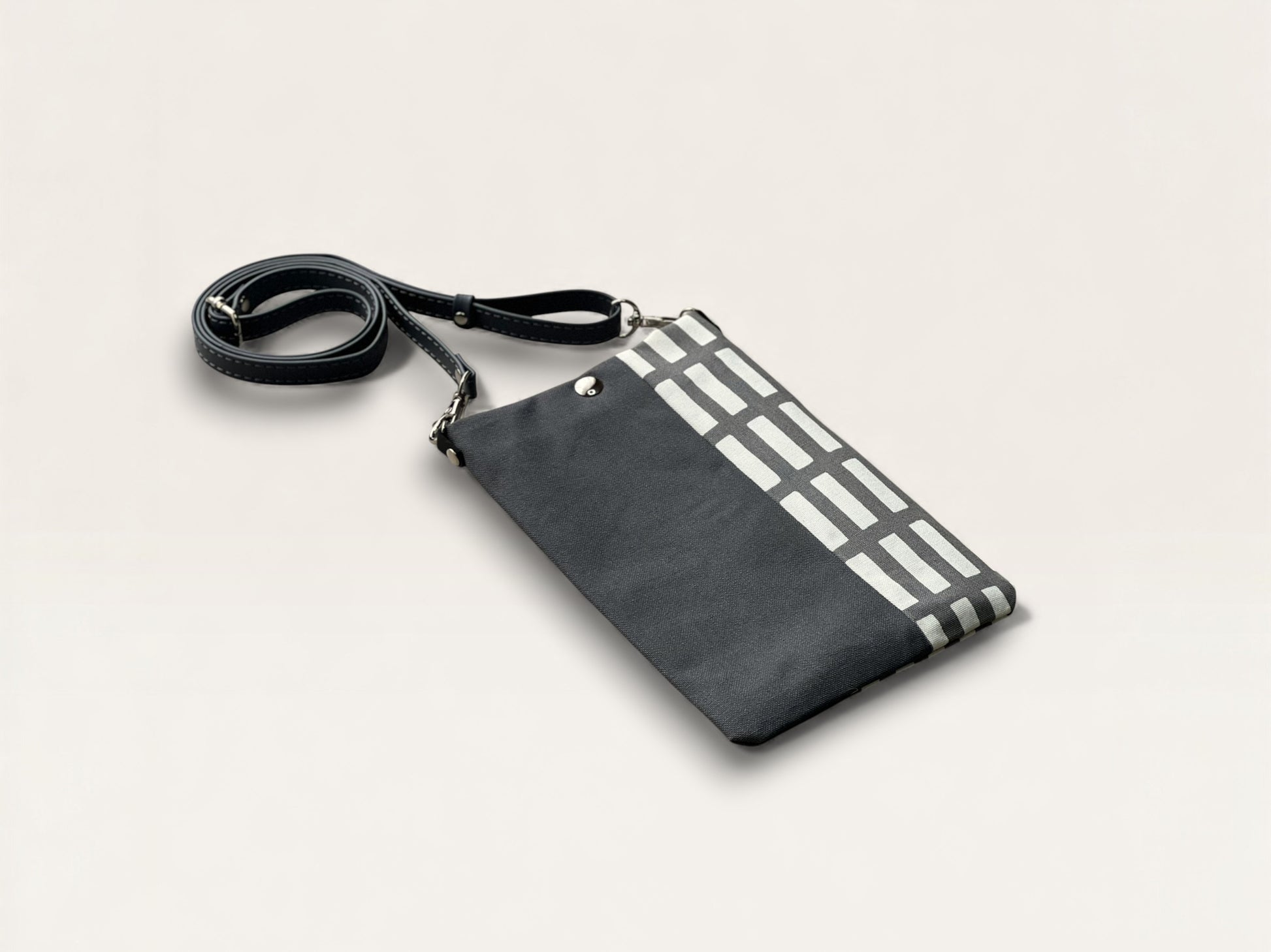 Grey×Grid Stripe<br>Phone Bag