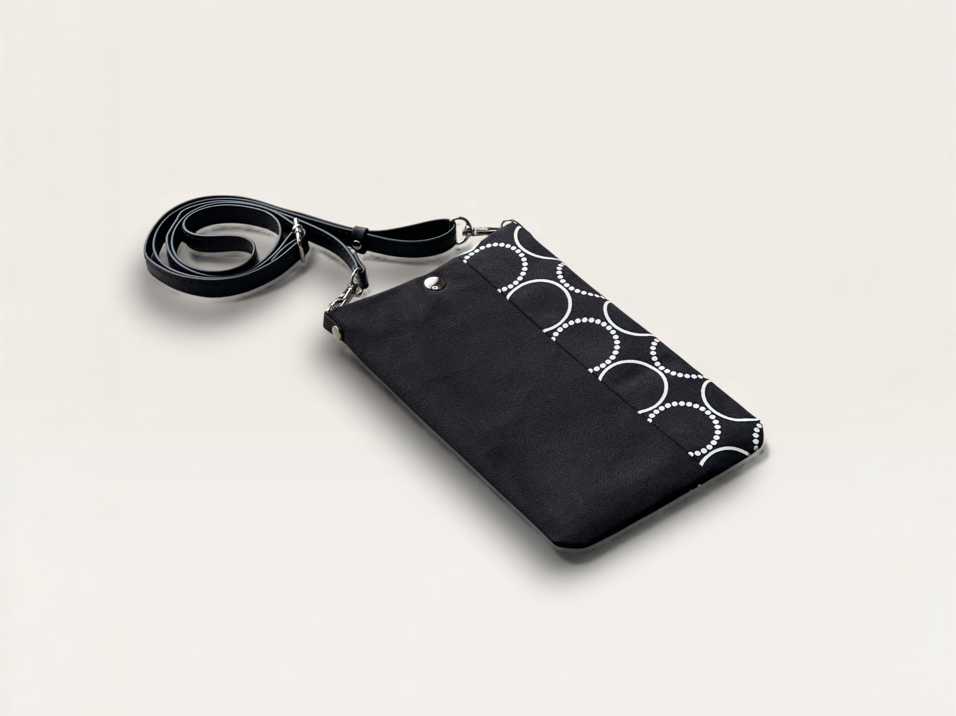 Black×Circle Phone bag