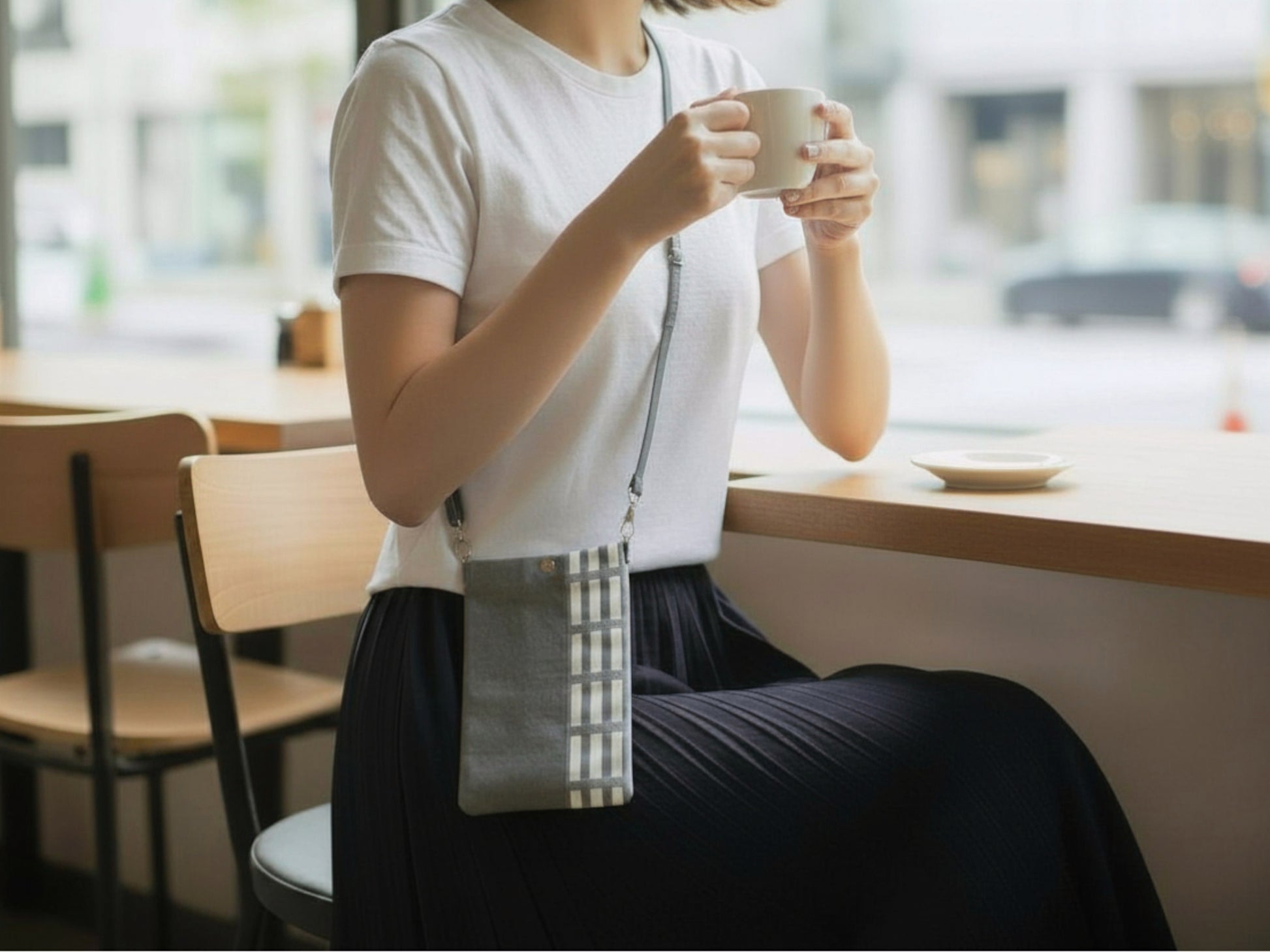 Grey×Grid Stripe<br>Phone Bag